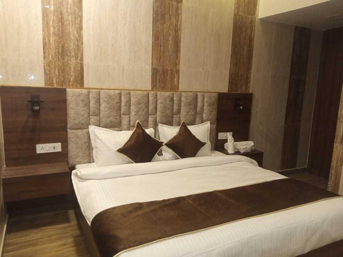 Oyo Mmc Hotel And Restaurant Meerut Exterior foto