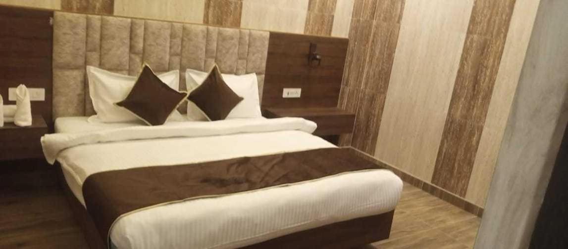 Oyo Mmc Hotel And Restaurant Meerut Exterior foto