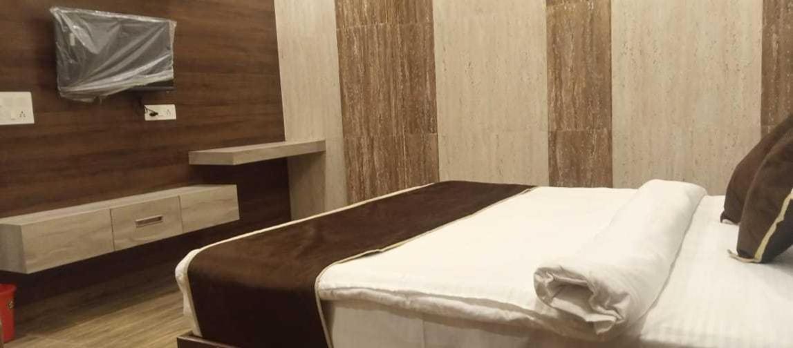 Oyo Mmc Hotel And Restaurant Meerut Exterior foto