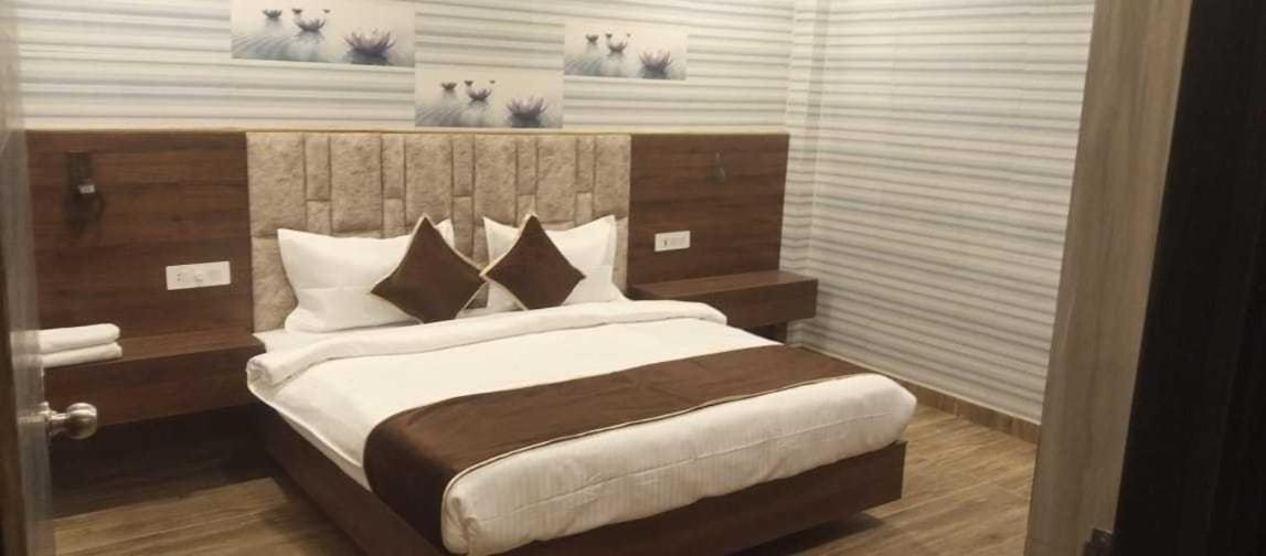 Oyo Mmc Hotel And Restaurant Meerut Exterior foto